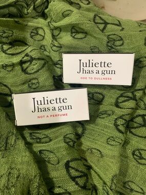 Juliette Has a Gun Not a Perfume / Ode to Dullness Sample Set - White & Black